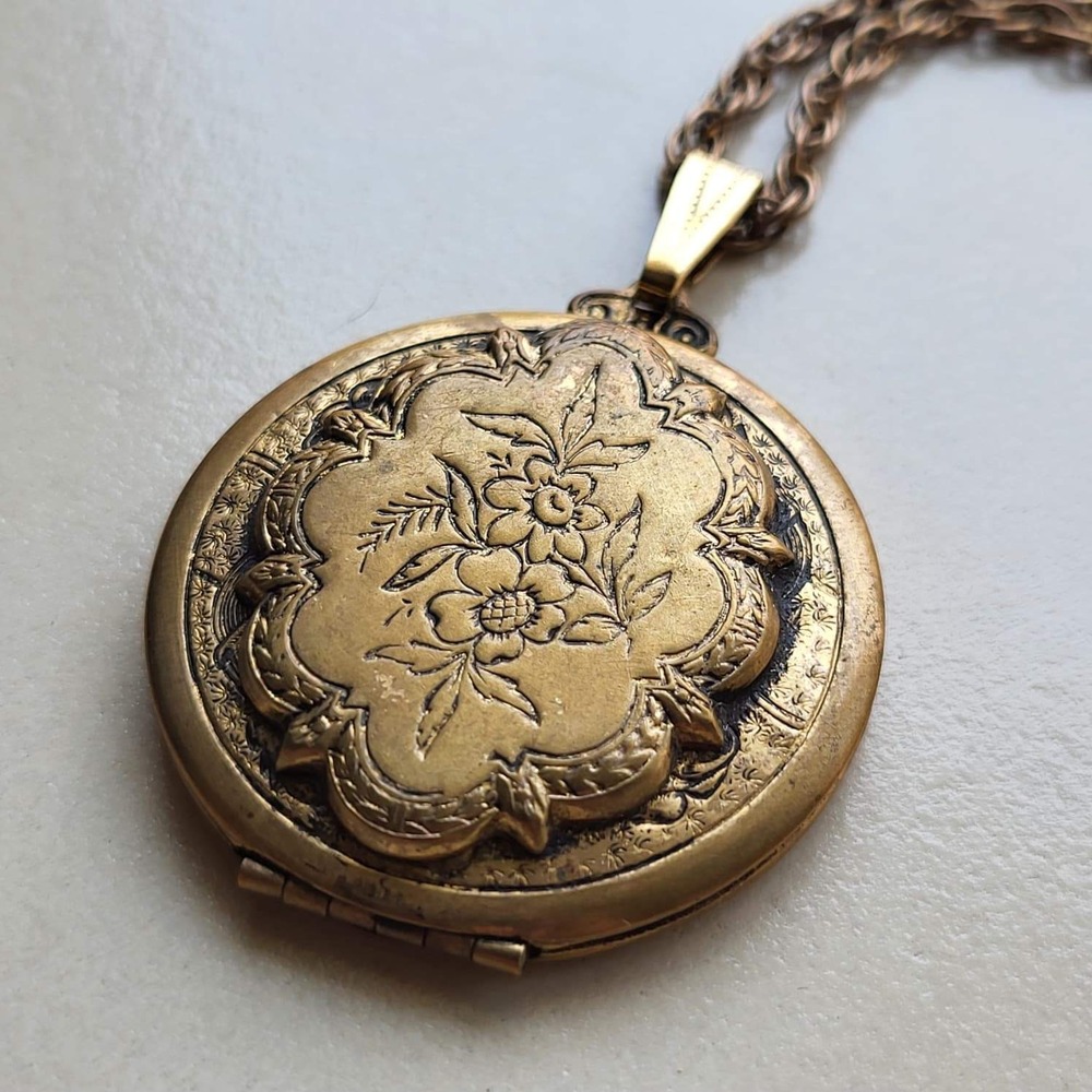 Vintage Mid Century Gold Tone Brass Floral Etched Round Locket Necklace Chain